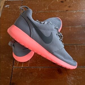 Nike Rosche Gray and Pink Athletic Shoes